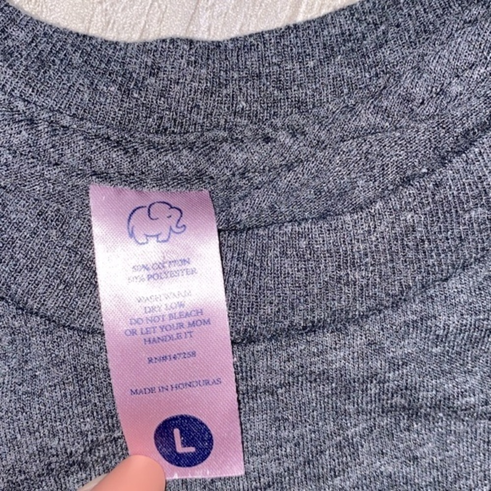 Living the Mom Life grey T-shirt size large - Picture 6 of 7